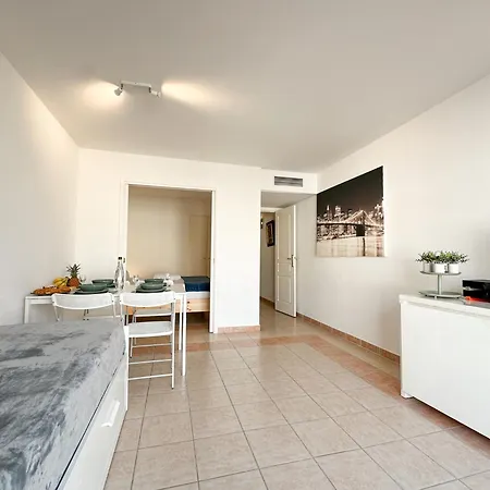 Palais Josephine 1br Bnbrickeys شقة بوزولي