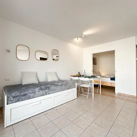 Palais Josephine 1br Bnbrickeys شقة بوزولي