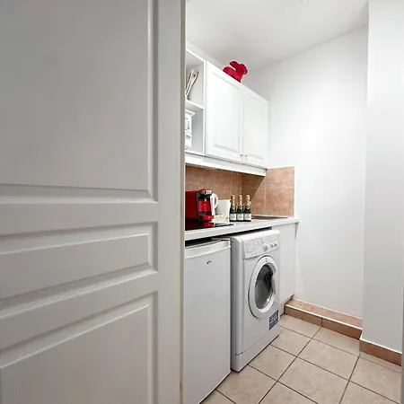 Palais Josephine 1br Bnbrickeys * بوزولي